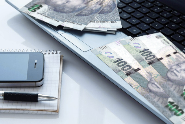 IT-tech-job-salary-payment-money-notes-1 IT-tech-job-salary-payment-money-notes-1